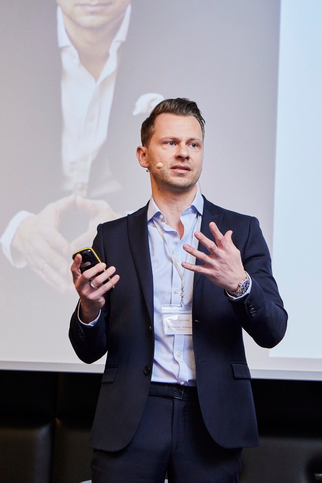 Alexander Hofmeier bei einem Vortrag auf der Fondsmacher-Konferenz